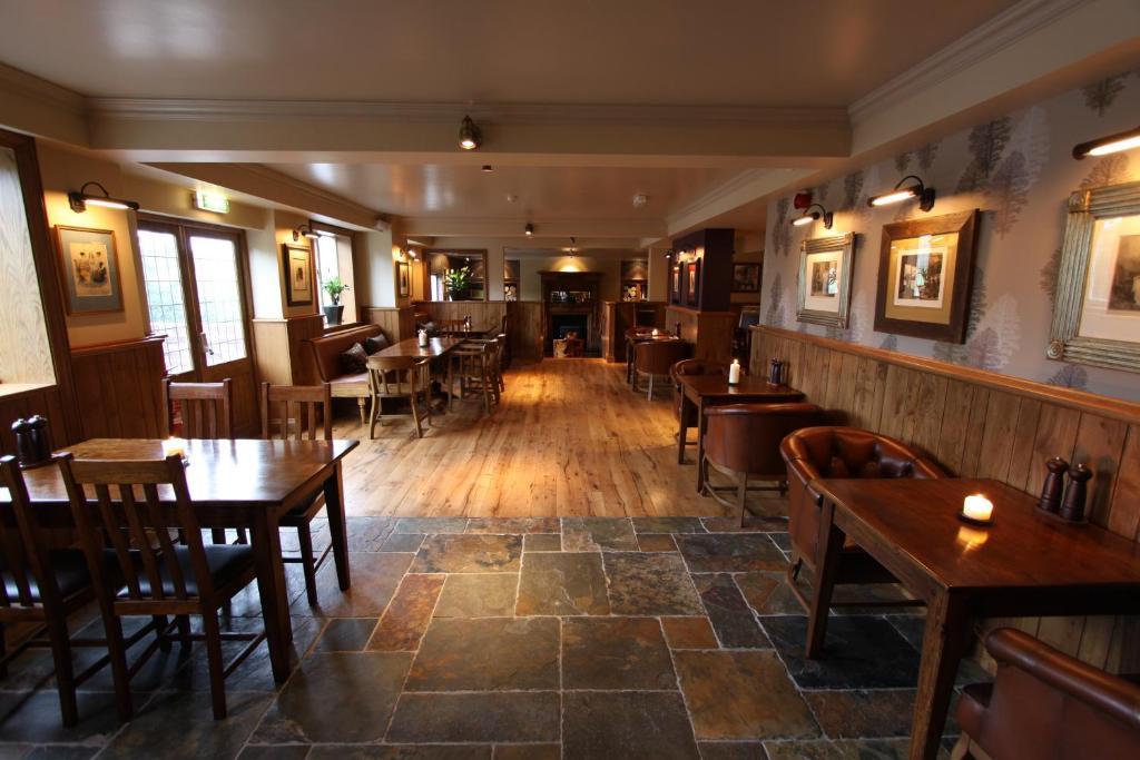 The Bear'S Paw Hotel Warmingham Exterior photo The interior of the pub